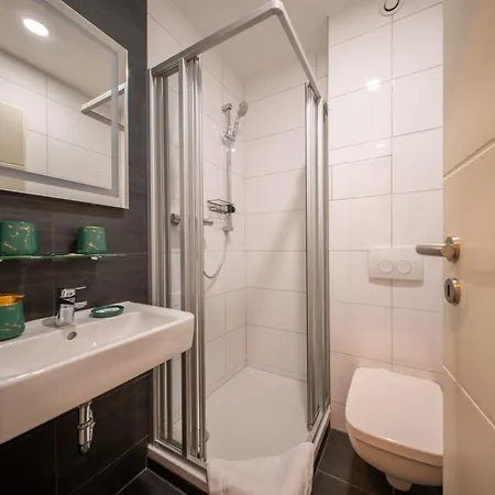 Haus Hotel *
